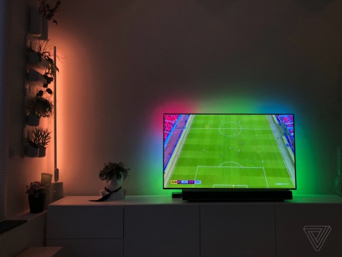 THIS INEXPENSIVE BACKLIGHT MAKES YOUR BIG TV EVEN MORE IMMERSIVE